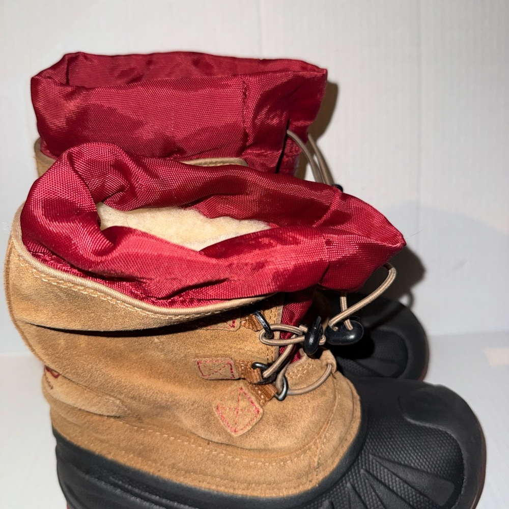 UGG Ludvig Kids boot size 2